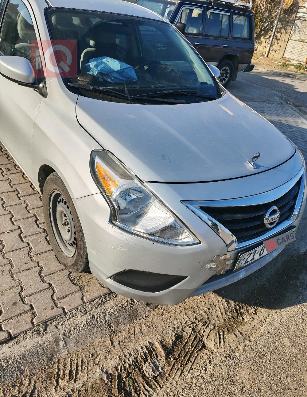 نيسان فيرسا